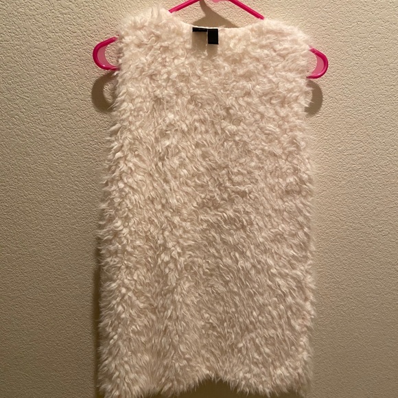 Faux Fur Vest - Picture 3 of 3